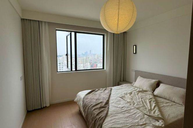 2 Brs, 2 Baths with Floor heating/Central ac, Brand-new Dec, 120 sqm @ Shanghai Circus World L1