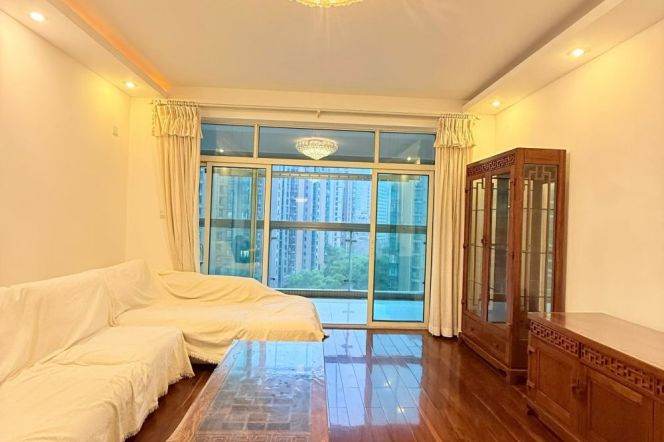 3 Brs, 2 Baths with Balcony, 177 sqm in La Doll @ West Nanjing metro L2