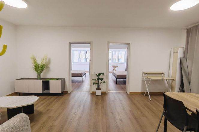 Bright 2 br with same size in XuHui .5 mins walking to L 9/12 JiaShan rd St.