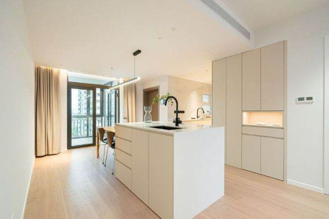 Modern 3brs with floor heating and balcony beside Tianzifang