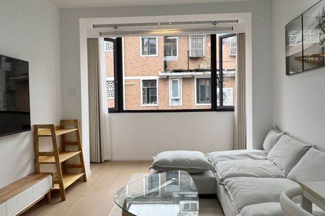 0 step Wuding rd L14 | Spacious 1br APT + Heating | Newly renovated 9.6K