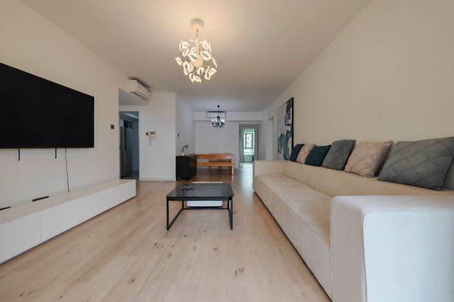 Modern 3brs with floor heating and balcony in  Jing an temple area,