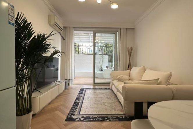 New Deco 1BR yard Changle Rd Changshu Rd 8.6k