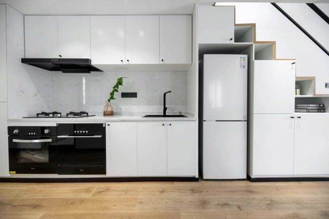 Changhua/XinZha rd floor heat 1br wt balcony;L2/12/13