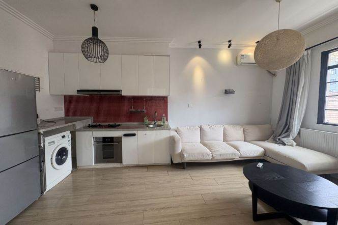 12k Cozy 2Br with open balcony Nr Changshu Rd.line1/7