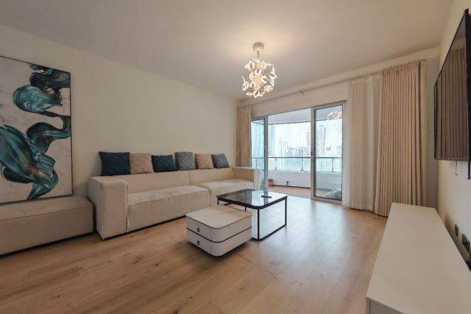 Modern 3brs with floor heating and balcony in  Jing an temple area,