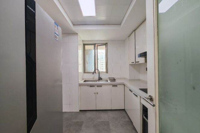 Modern 3brs with floor heating and balcony in  Jing an temple area,