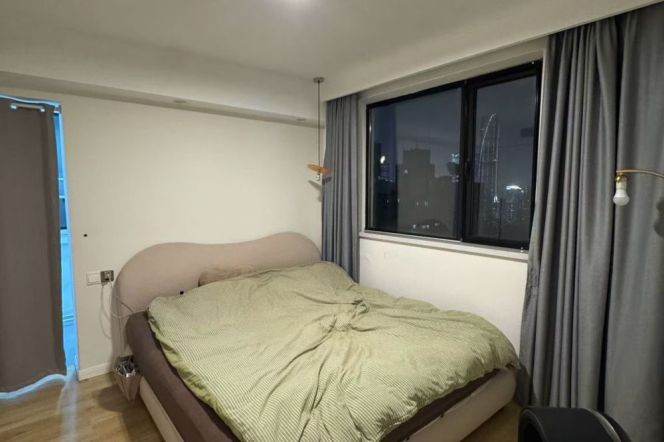 1 Big Br with Floor heating/Central ac/Oven, 90 sqm @ Jiaotong uni L10&11