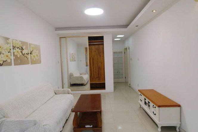 Bright 1 br near XuJiaHui on ZhaoJiaBang Rd . easy to L7/9 ZhaoJiaBang Rd st.+ L1/9/11