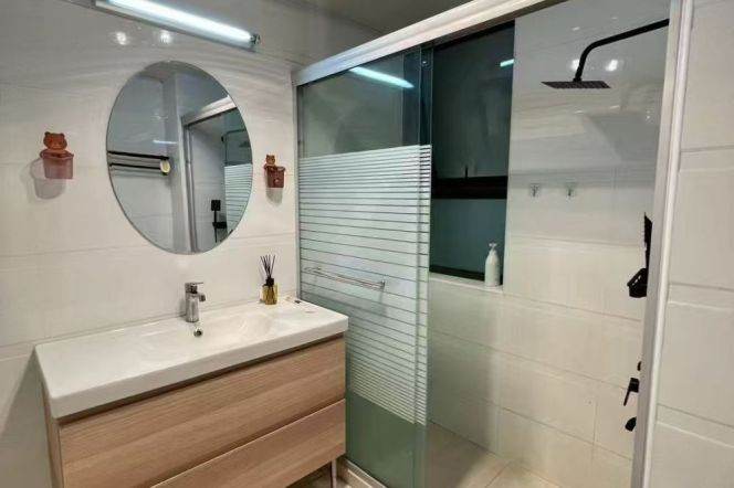 Nice compound 2Brs/2Lrs/1Bt apt nr Zhenping rd,M3/4/7