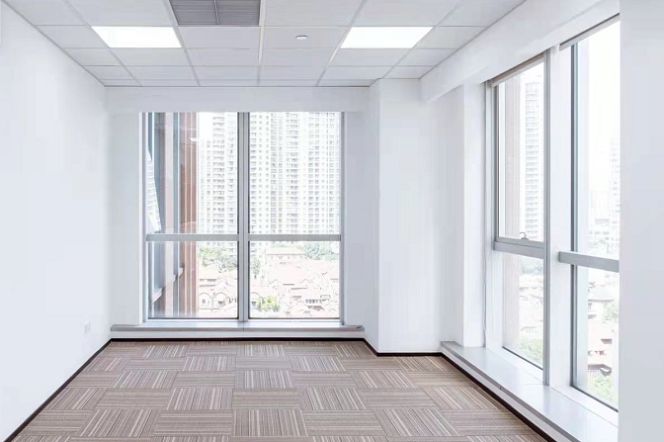 cowering space Nr West Nanjing Rd