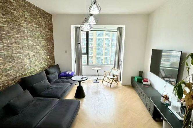 Nice compound 2Brs/2Lrs/1Bt apt nr Zhenping rd,M3/4/7