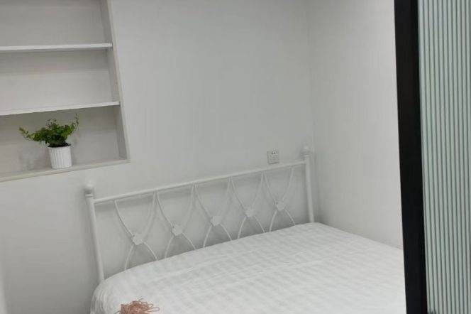 Jinshajiang rd/cozy 1br 1lr+big yard/central AC/oven/NR ECNU@L13/3/4