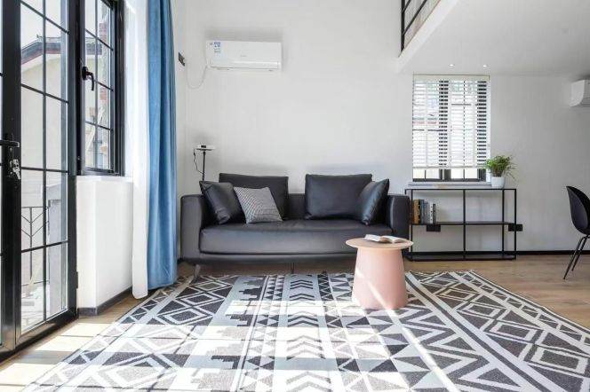 Changhua/XinZha rd floor heat 1br wt balcony;L2/12/13