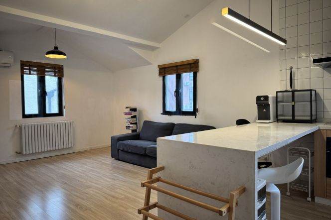 Spacaious 1Br+high ceilings | South Shanxi rd metro & Jiashan rd 8.4K