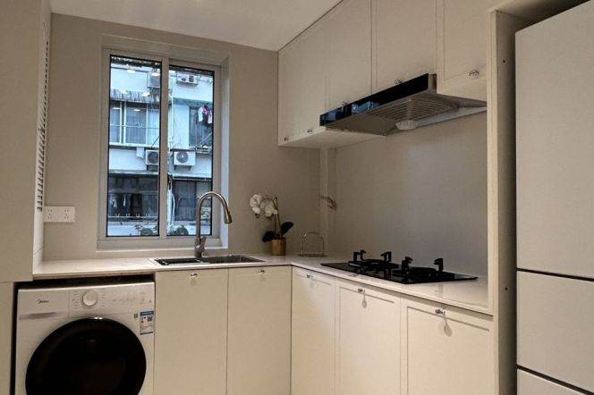 Spacious 1BR Jiangsu rd Metro L2/11 | Storage | Newly renovated 11.3K