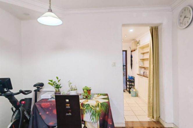 Spacious 1 br with good price on high floor ,easy to L10/11 JiaoTong University St.