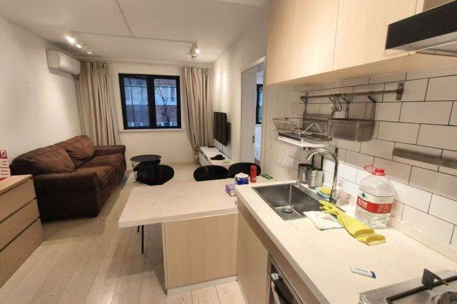2BR apt with elevator near line 1 Heng'shan Rd can long and short term lease