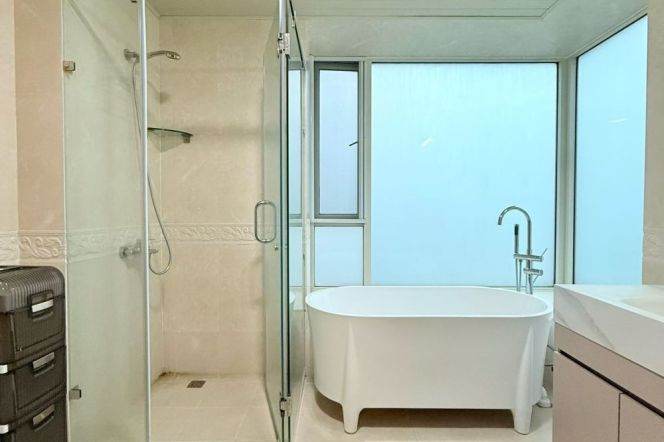3 Brs, 2 Baths with Balcony, 177 sqm in La Doll @ West Nanjing metro L2