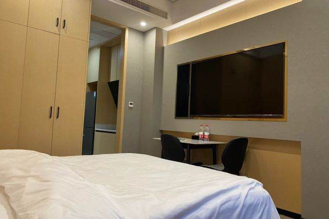 1Studio near line 1/10/11 Xujiahui and Jiao'tong University can long and short term lease