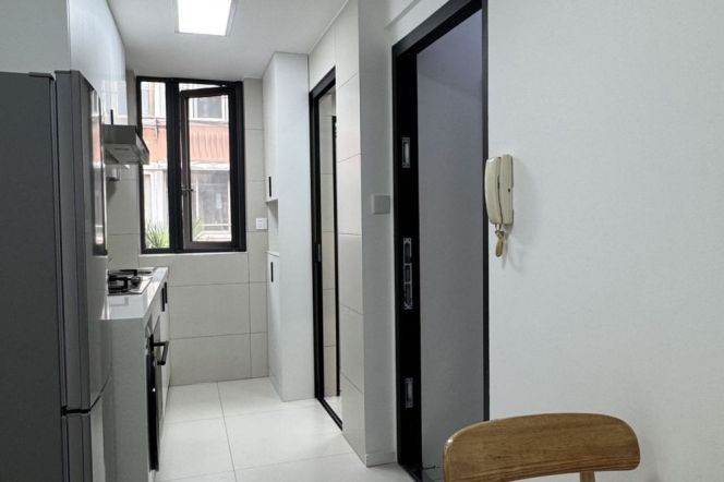 0 step Wuding rd L14 | Spacious 1br APT + Heating | Newly renovated 9.6K