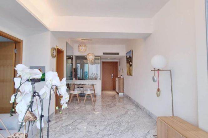 High-rise Big Balcony Apt in west Nanjing Road