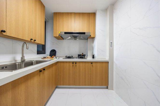 Jing'an modern, well-furnished apt., close to Shanghai Uni. campus for long/ short lease