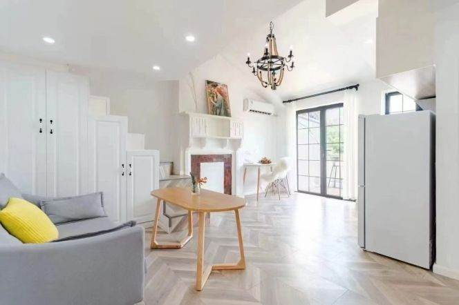 Lovely bright APT+ Roof terrace Fuxing Rd 8k