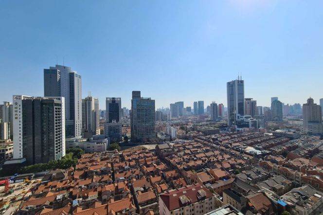High-rise Big Balcony Apt in west Nanjing Road