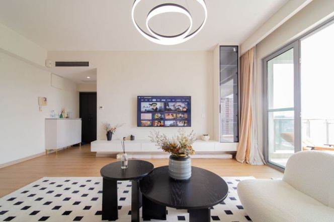 Exquisite 3BR 2BA Residence w/Outdoor Balcony/Century Park