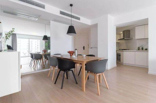 Modern 3brs with floor heating and balcony in central downtown ,