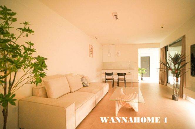 Modern&Bright&Spacious 2Bdrs 1Bath Apt+L2/7/14 Jing An Temple+2 Large Gardens