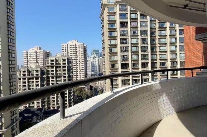 Jiashan rd elevator 2BR apartment with balcony