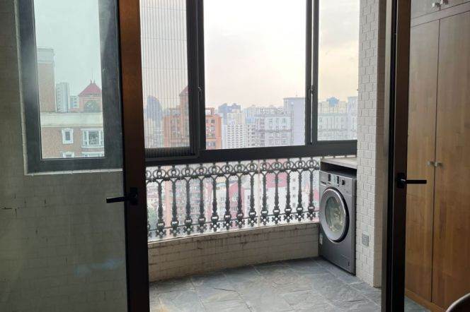 Elevator High-ceiling 2Br/2Lr/1Bt@L10/11 Jiaotong University Metro Station 