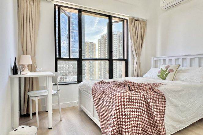 cozy/bright  room near Hanzhong rd, Shanghai railway station, long/short lease 