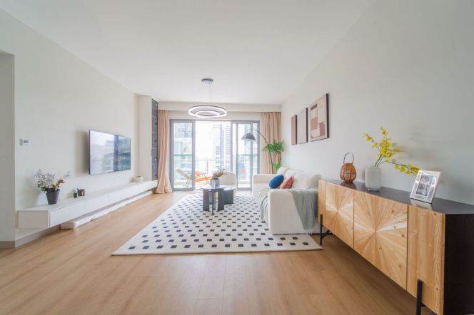 Exquisite 3BR 2BA Residence w/Outdoor Balcony/Century Park