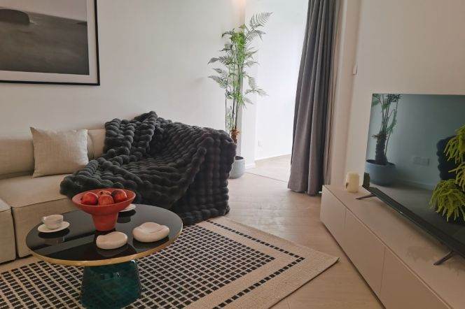 Morden 3brs with balcony and floor heating in central downtown ,