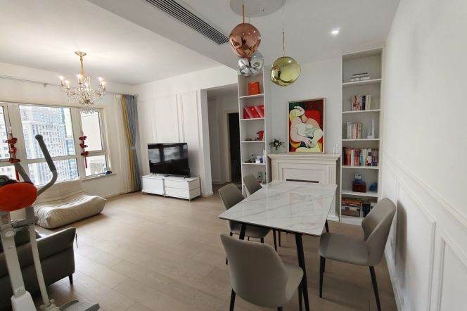 Modern 2brs with balcony and floor heating belong to Lujiazui 