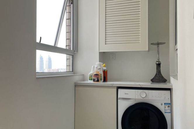 Spacious&Modern&Bright 3Bdrs 2Baths Apt+Awesome View+L2/11 Jiang Su Rd+Large Balcony