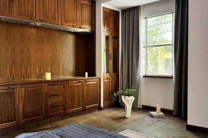 High ceiling 2Br-2bathr + green view + balcony | Changshu rd metro L1/7 | Historic Building