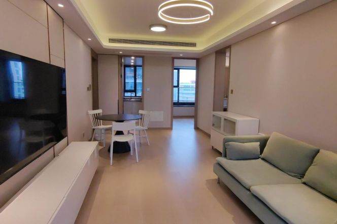 Modern compound 2 br with floor heating + bright balcony easy to NYU shanghai,L 6/8/11