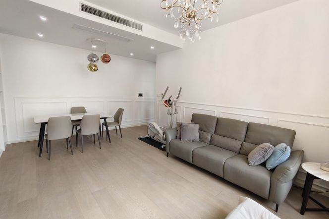 Modern 2brs with balcony and floor heating belong to Lujiazui 