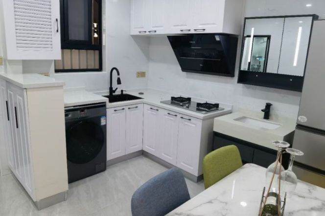 Zaoyang Road — Modern 1BR Near ECNU — 6,000 RMB