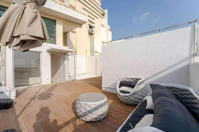 Stunning Penthouse Duplex with 3 Terraces next to Caoyang Rd Station