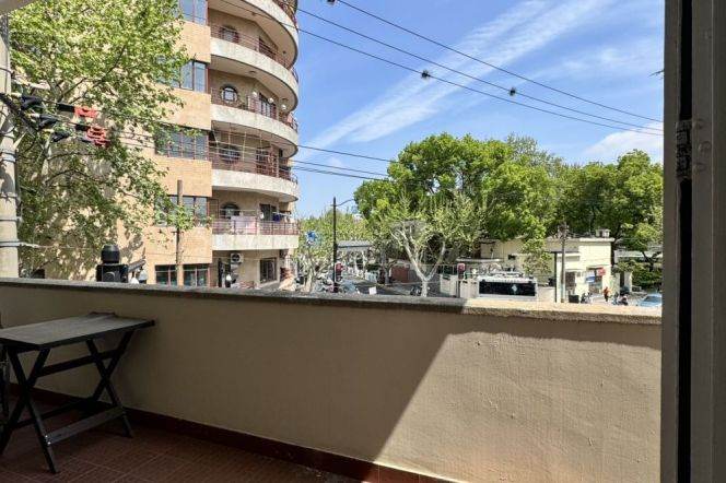 High ceiling 2Br-2bathr + green view + balcony | Changshu rd metro L1/7 | Historic Building