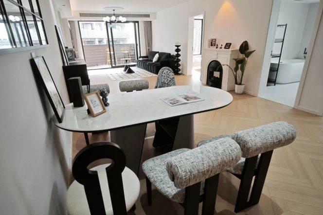 Spacious Deluxe 3Brs+Balcony+Parking