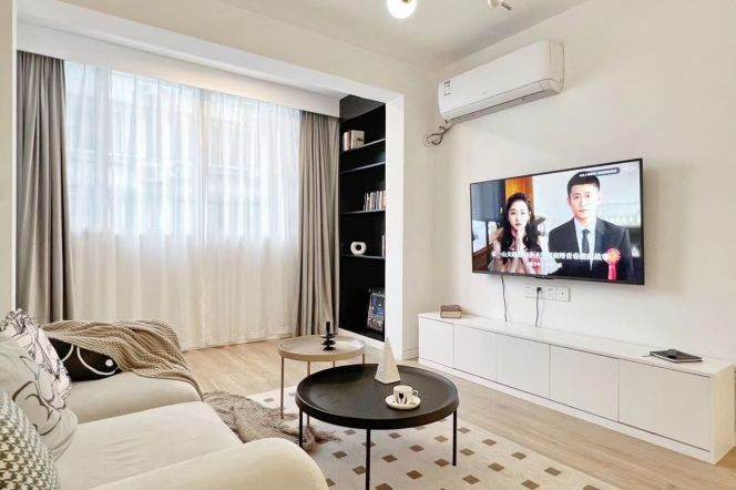 Jing'an Elevator Modern 1Br/2Lr/1Bt Close to L14 Wuding Rd Station 