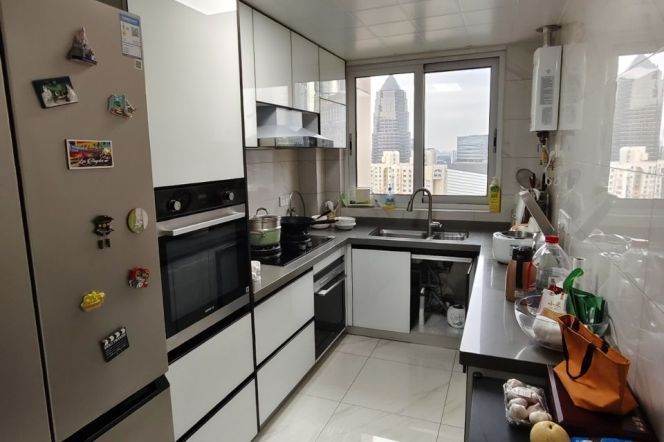 Modern 2brs with balcony and floor heating belong to Lujiazui 