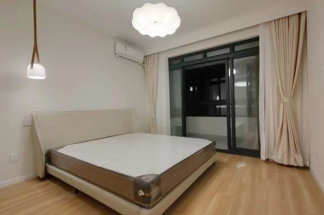 Elevator 2Brs/1Lr/1Bt apt nr Zhenping rd,M3/4/7