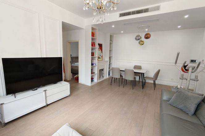 Modern 2brs with balcony and floor heating belong to Lujiazui 